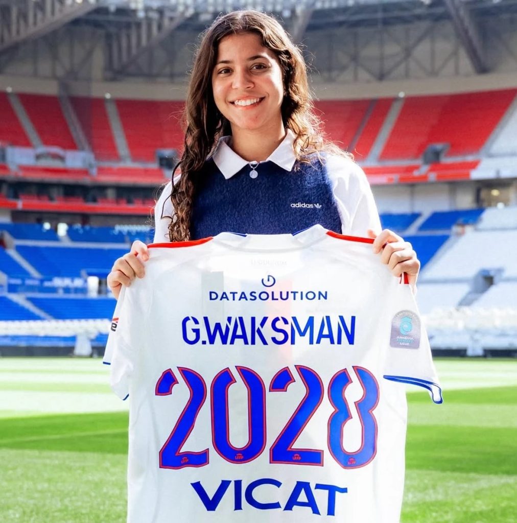 Giovanna Waksman assina seu primeiro contrato profissional