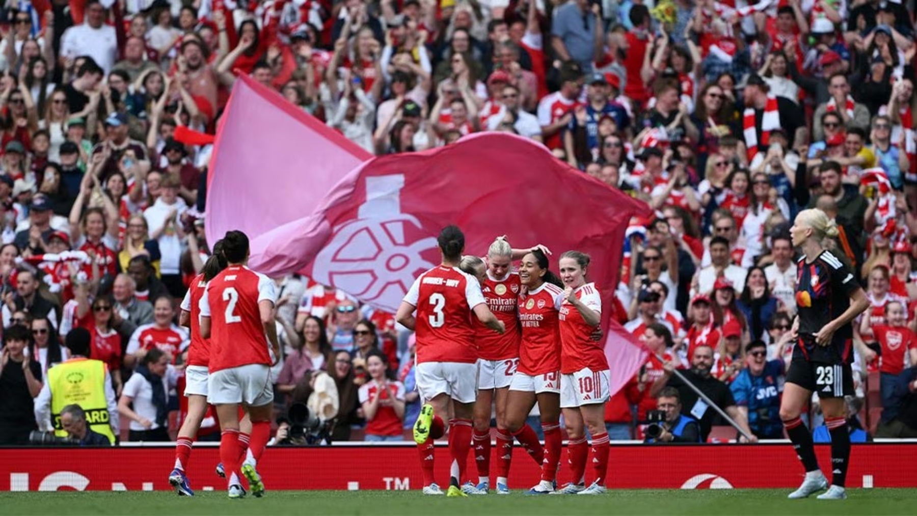 Arsenal vence o Lyon no jogo de ida da semifinal da Champions League 25/26