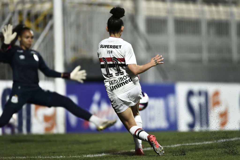 Tentativa de gol da atacante Isa | Mauro Horita/Ag.Paulistão