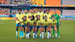 Seleção Brasileira Feminina Sub-20 no jogo contra Camarões na Copa do Mundo Feminina da categoria | Divulgação / CBF