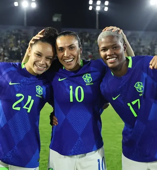 Dudinha, Marta e Jhonson na Seleção Brasileira Feminina