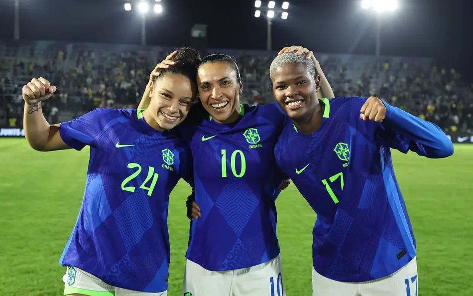 Dudinha, Marta e Jhonson na Seleção Brasileira Feminina