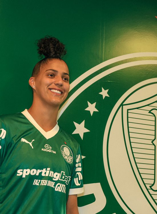 Palmeiras homenageia Amanda Gutierres