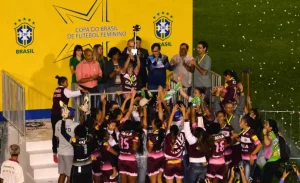 Ferroviária campeã da Copa do Brasil Feminina 2014 / Foto: Danilo Sardinha / GloboEsporte