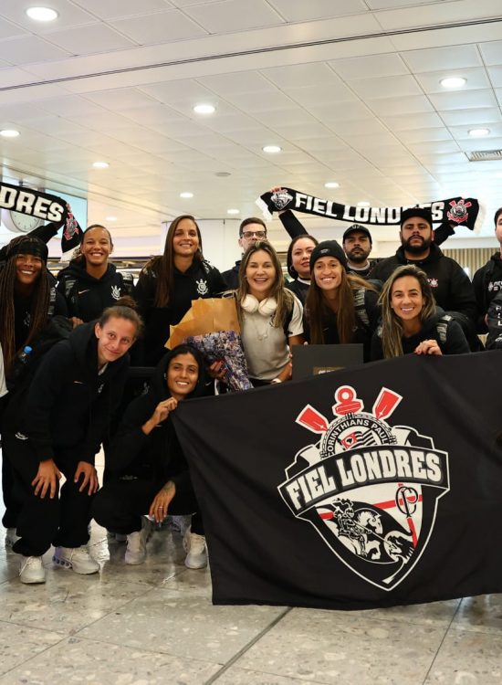 Fiel Londres e elenco no Corinthians