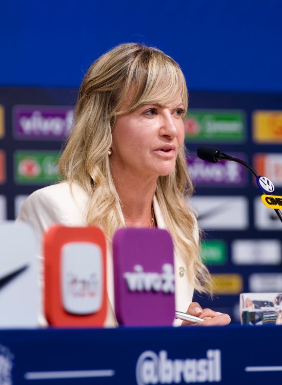 Cris Gambaré fala sobre evento "Joga, Mina!"