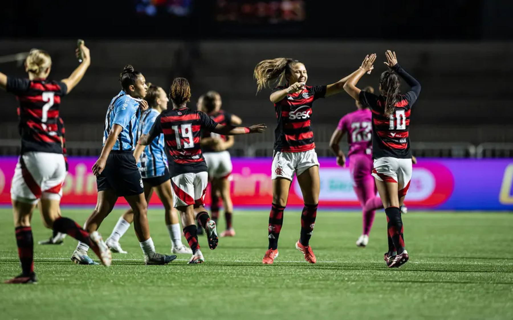 Joias da base do Flamengo celebram título do Brasileirão Sub-20 e convocações para a Seleção