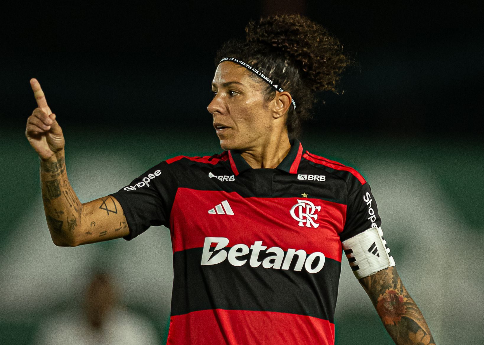Com gol da aniversariante Cristiane e atuação segura de Karol Alves, Flamengo domina o clássico e volta a vencer no Brasileirão