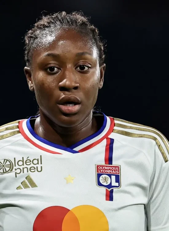 Diani sofre lesão no joelho e está fora da final da Champions League Feminina contra o Barcelona