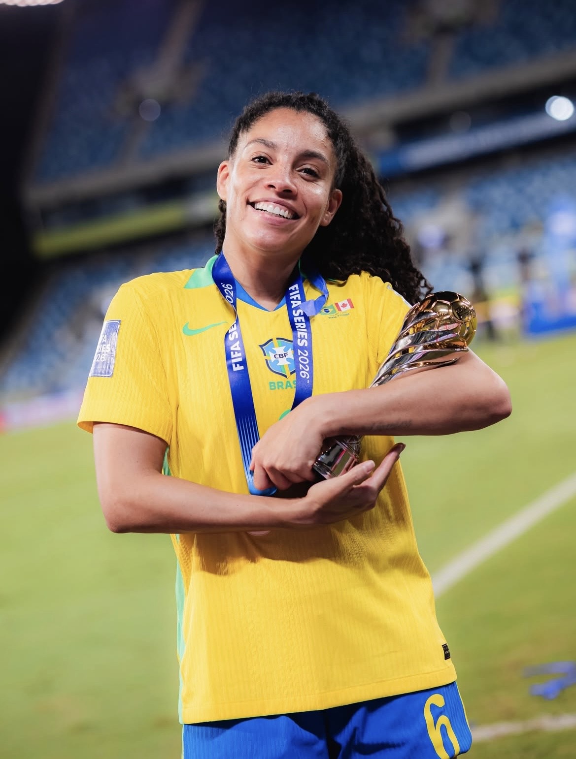 Yasmim sofre lesão de LCA e fica fora da temporada