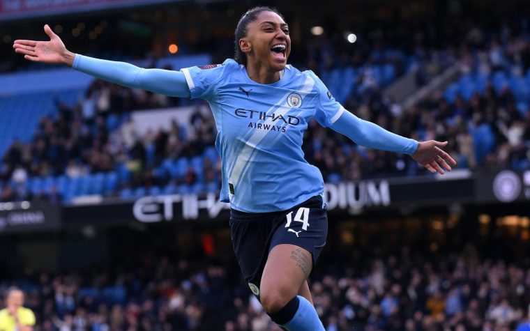 Kerolin é a primeira jogadora brasileira a ganhar um título da WSL com o Manchester City