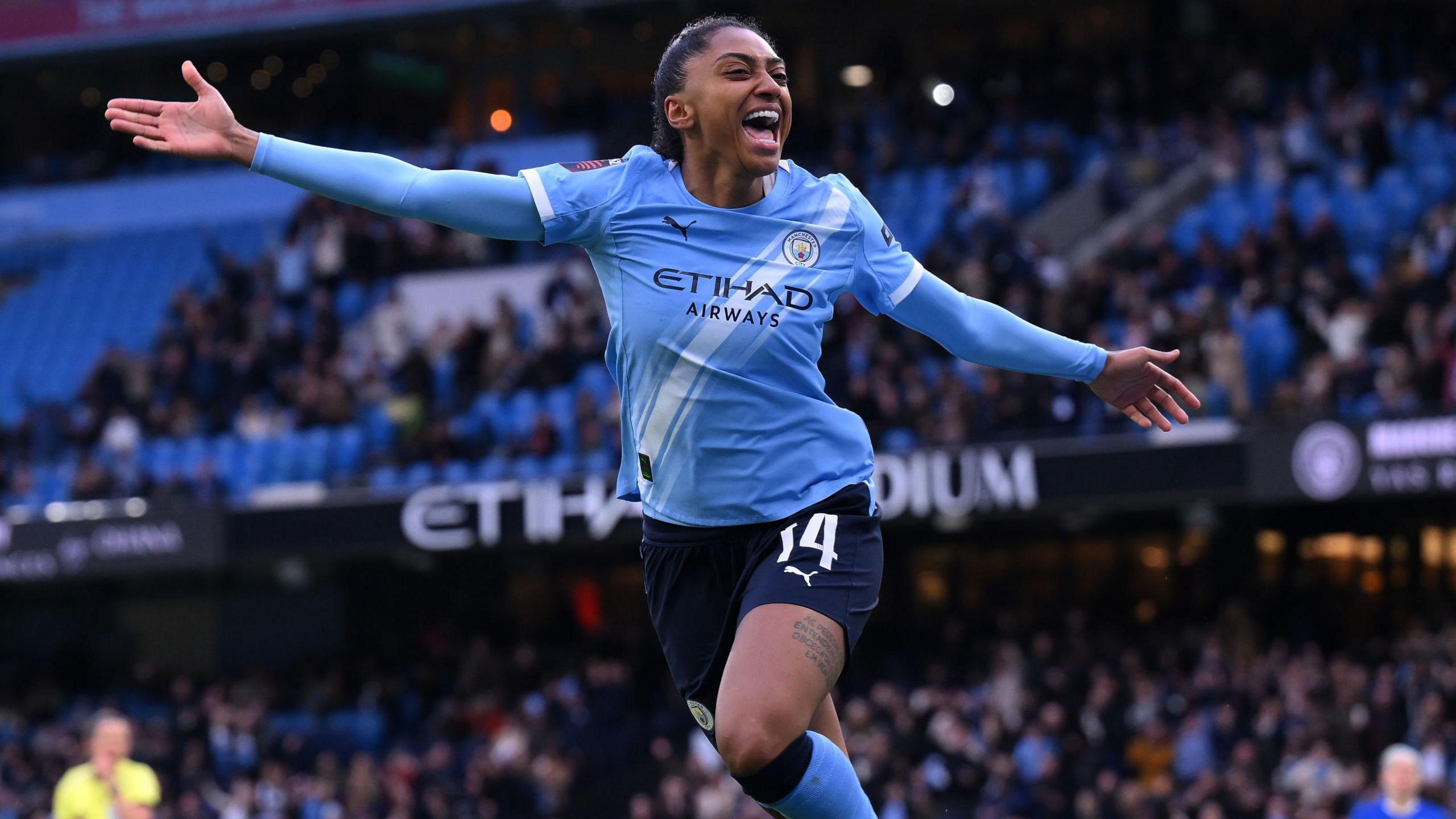 Kerolin é a primeira jogadora brasileira a ganhar um título da WSL com o Manchester City