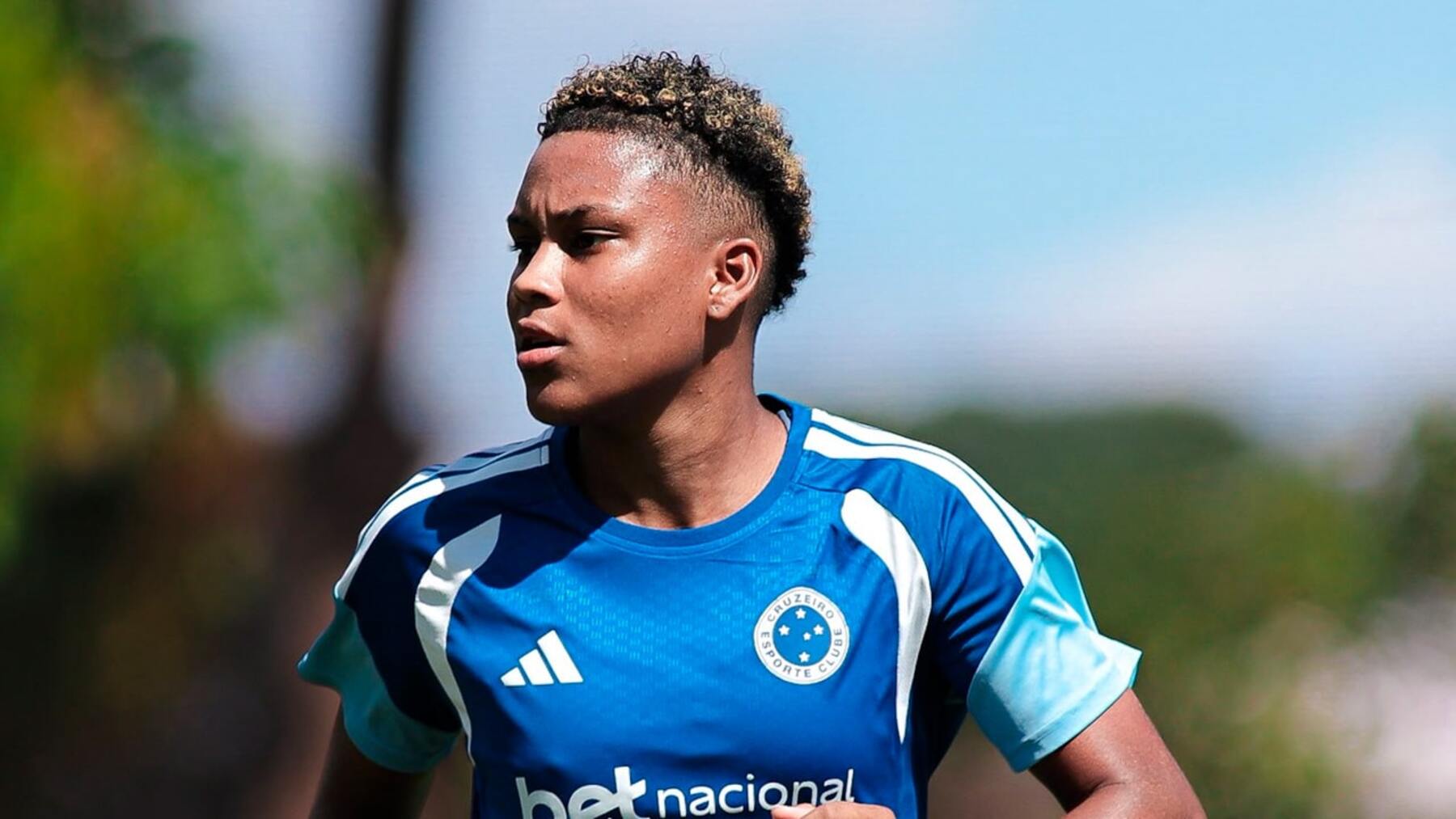Ravenna sofre lesão grave e é desconvocada da Seleção