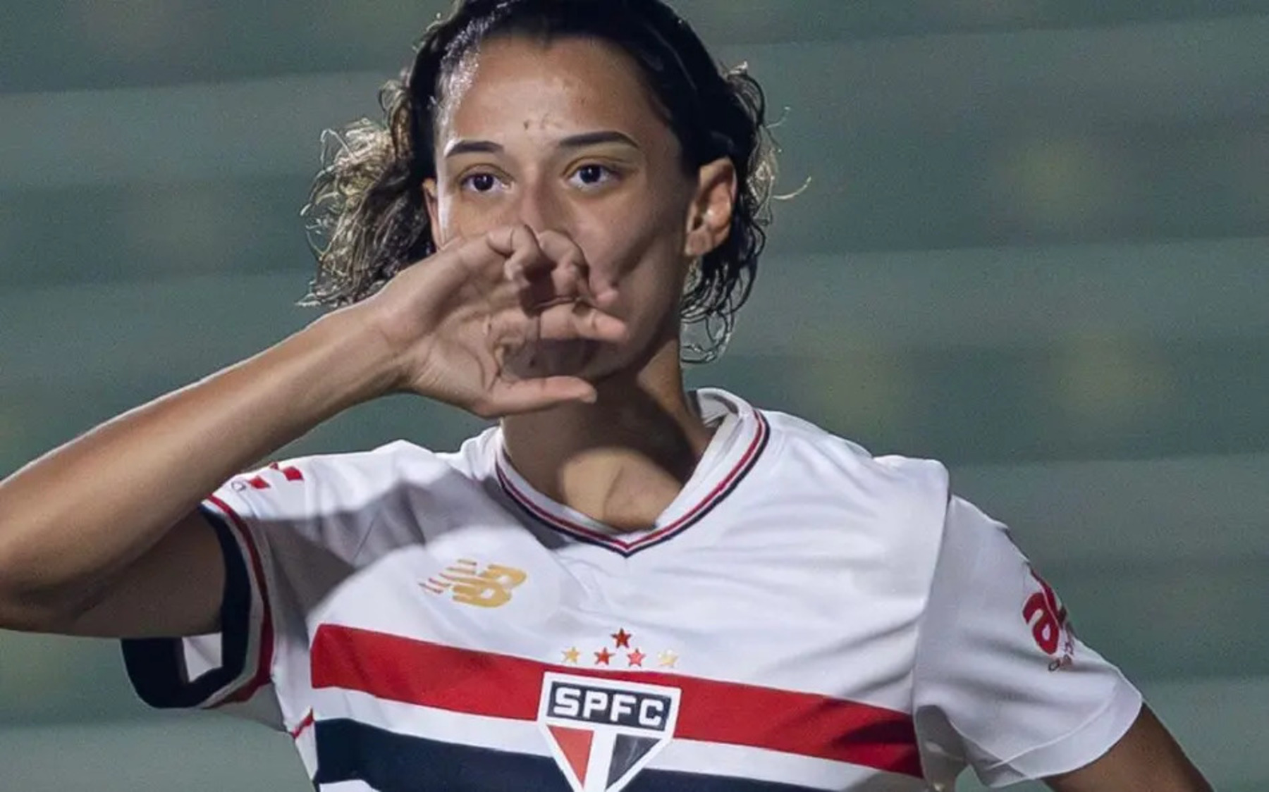 Serrana e Aninha são convocadas para a Seleção Brasileira após desfalque de Ravenna