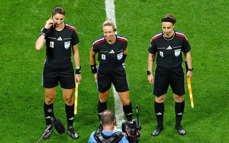 Copa do Mundo de 2026 terá trio de arbitragem 100% feminino pela primeira vez