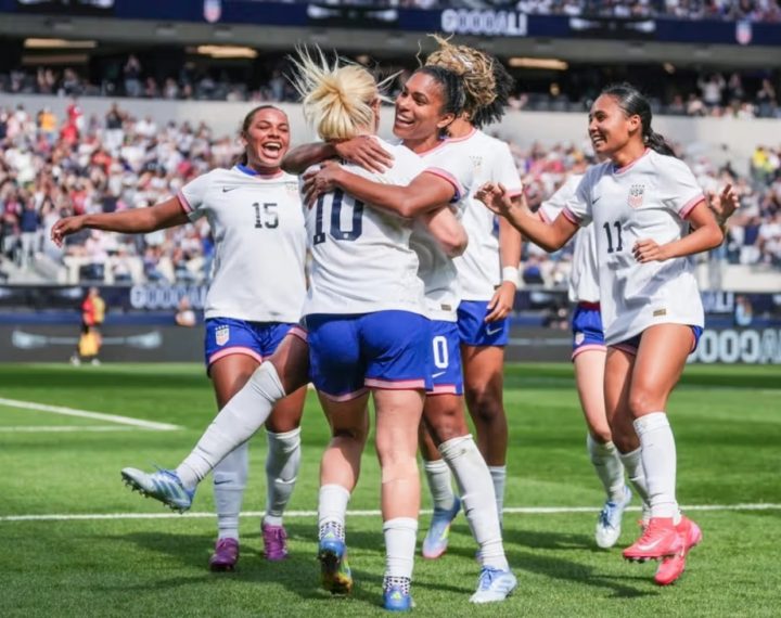 Seleção Estadunidense Feminina mantém favoritismo mundial com nova geração e liderança no ranking da FIFA