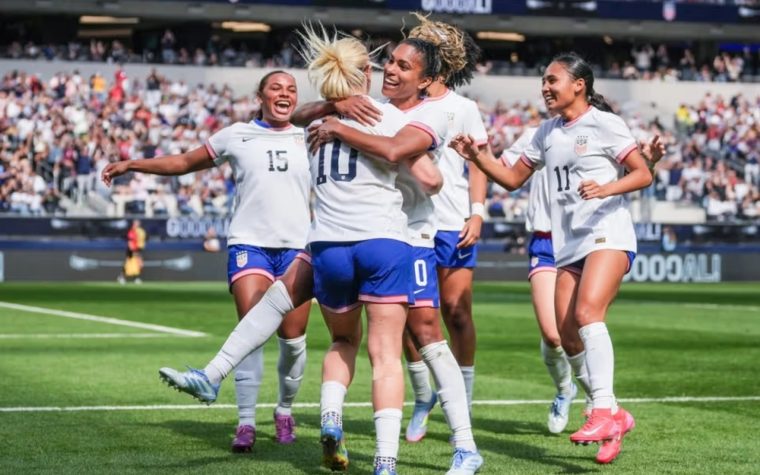 Seleção Estadunidense Feminina mantém favoritismo mundial com nova geração e liderança no ranking da FIFA