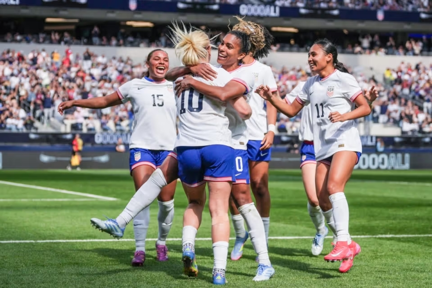 Seleção Estadunidense Feminina mantém favoritismo mundial com nova geração e liderança no ranking da FIFA