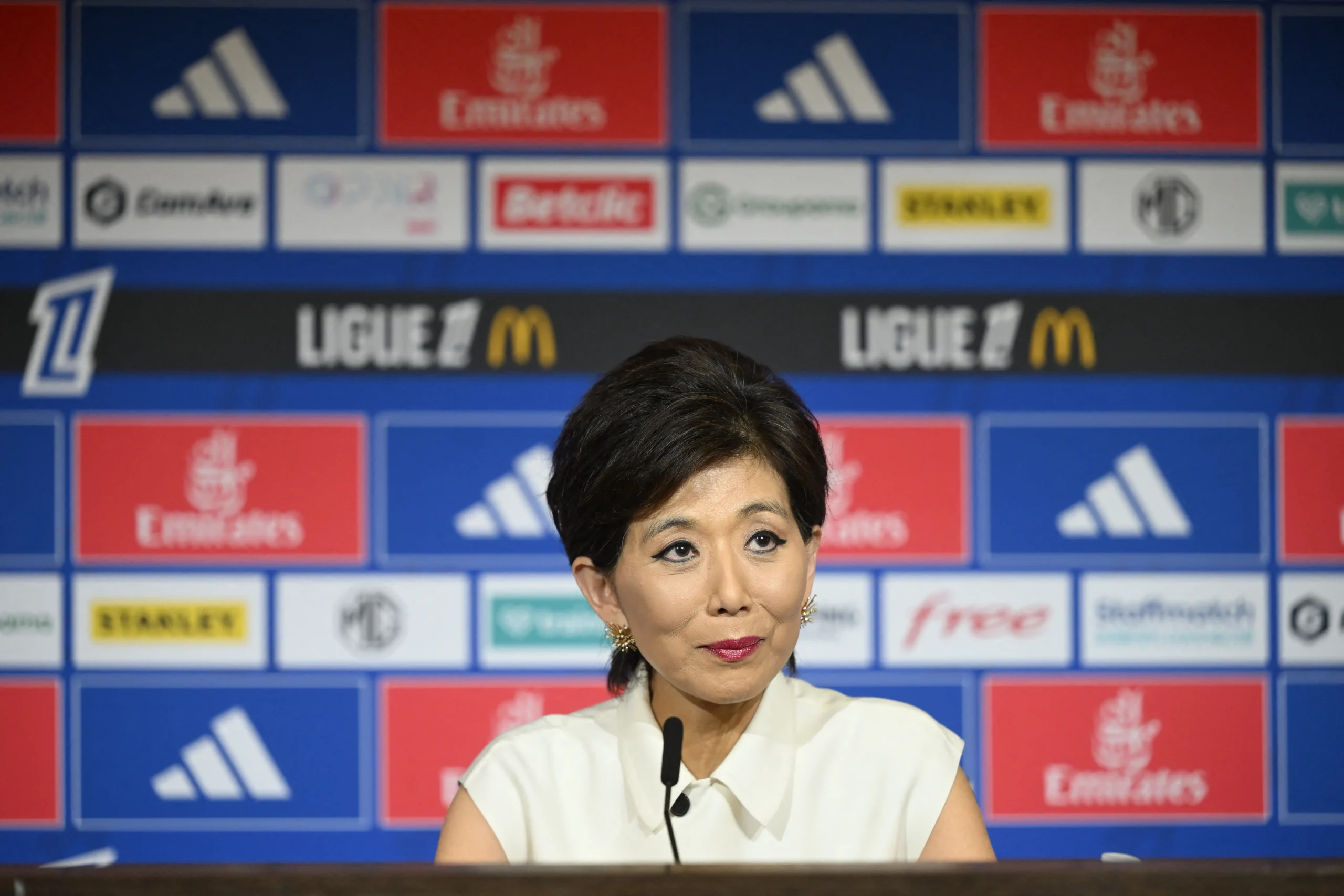Michele Kang assume controle majoritário do Lyon e anuncia aporte de € 101 milhões