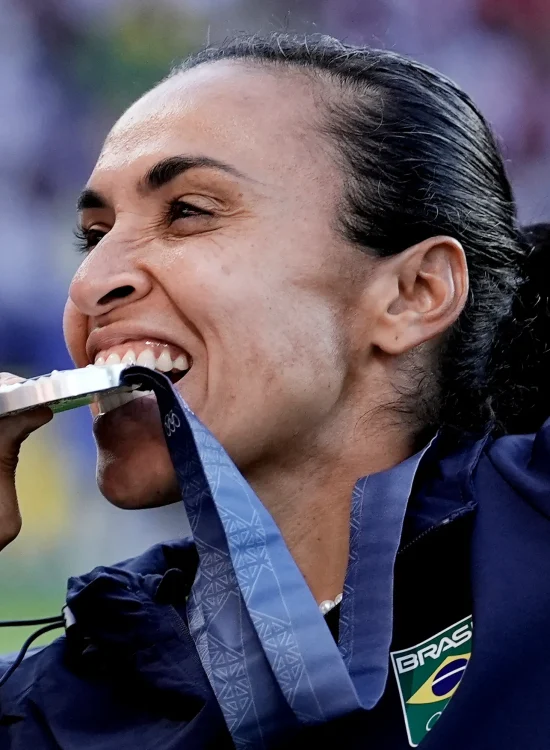 Messi alcança marca na artilharia masculina das Copas, mas recorde absoluto segue com Marta