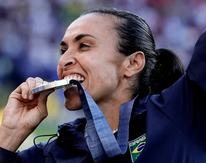 Messi alcança marca na artilharia masculina das Copas, mas recorde absoluto segue com Marta