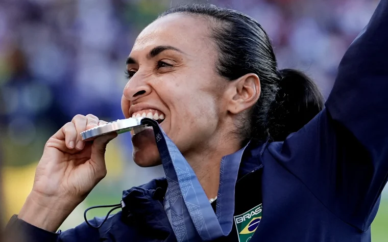 Messi alcança marca na artilharia masculina das Copas, mas recorde absoluto segue com Marta