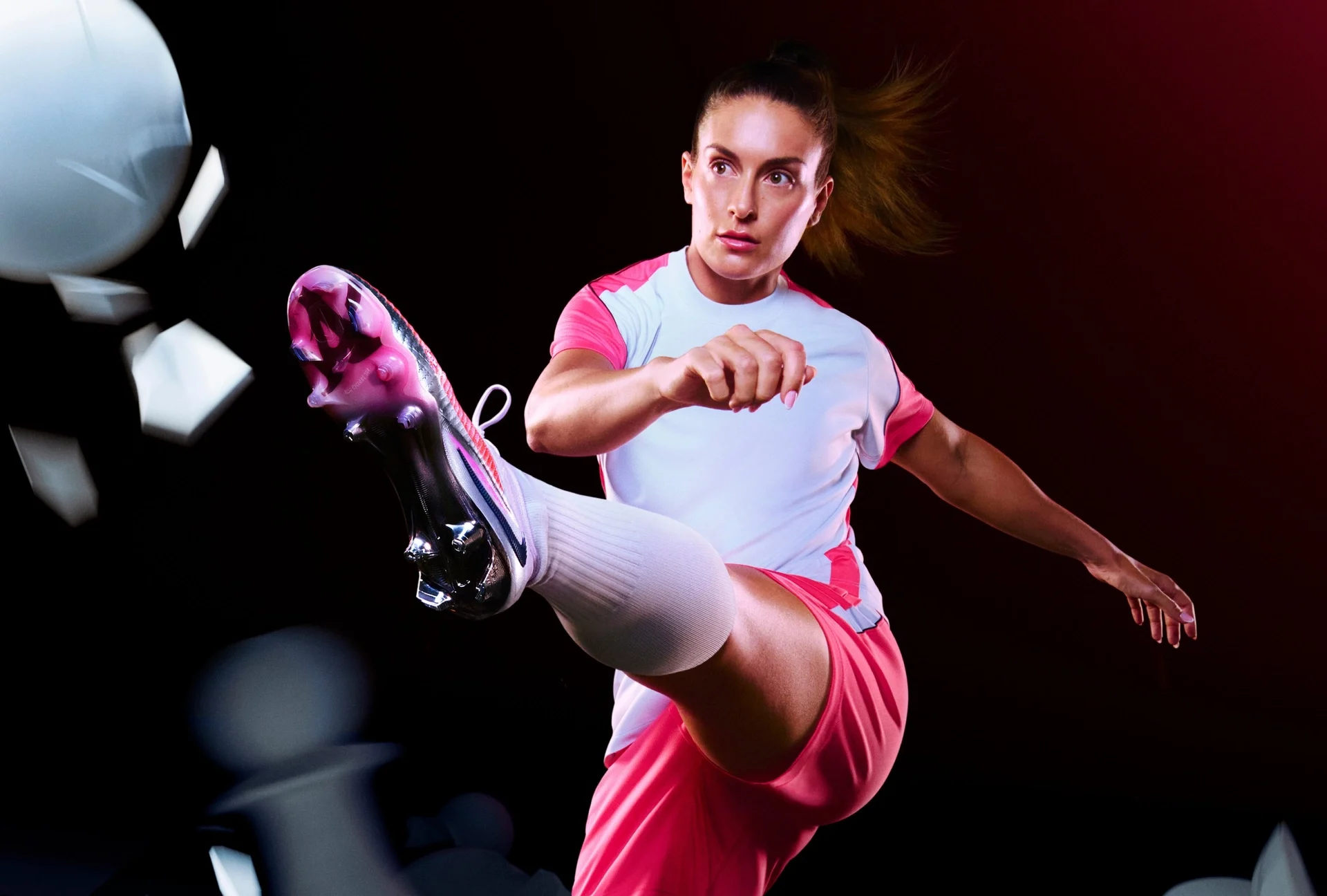 Atacante do Catar usa chuteira assinada por Alexia Putellas na Copa do Mundo