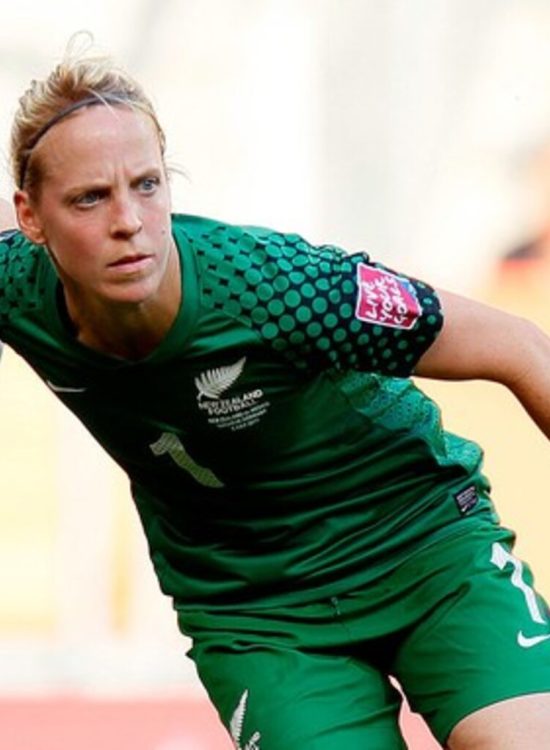 Jenny Bindon e Tyler Bindon entram para a história como o primeiro caso de mãe e filho a disputarem uma copa da FIFA