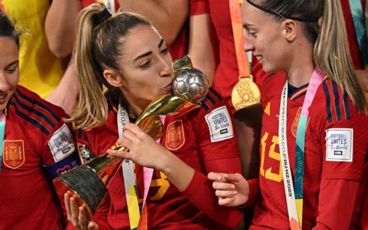 Espanha faz história ao conquistar simultaneamente as Copas do Mundo masculina e feminina
