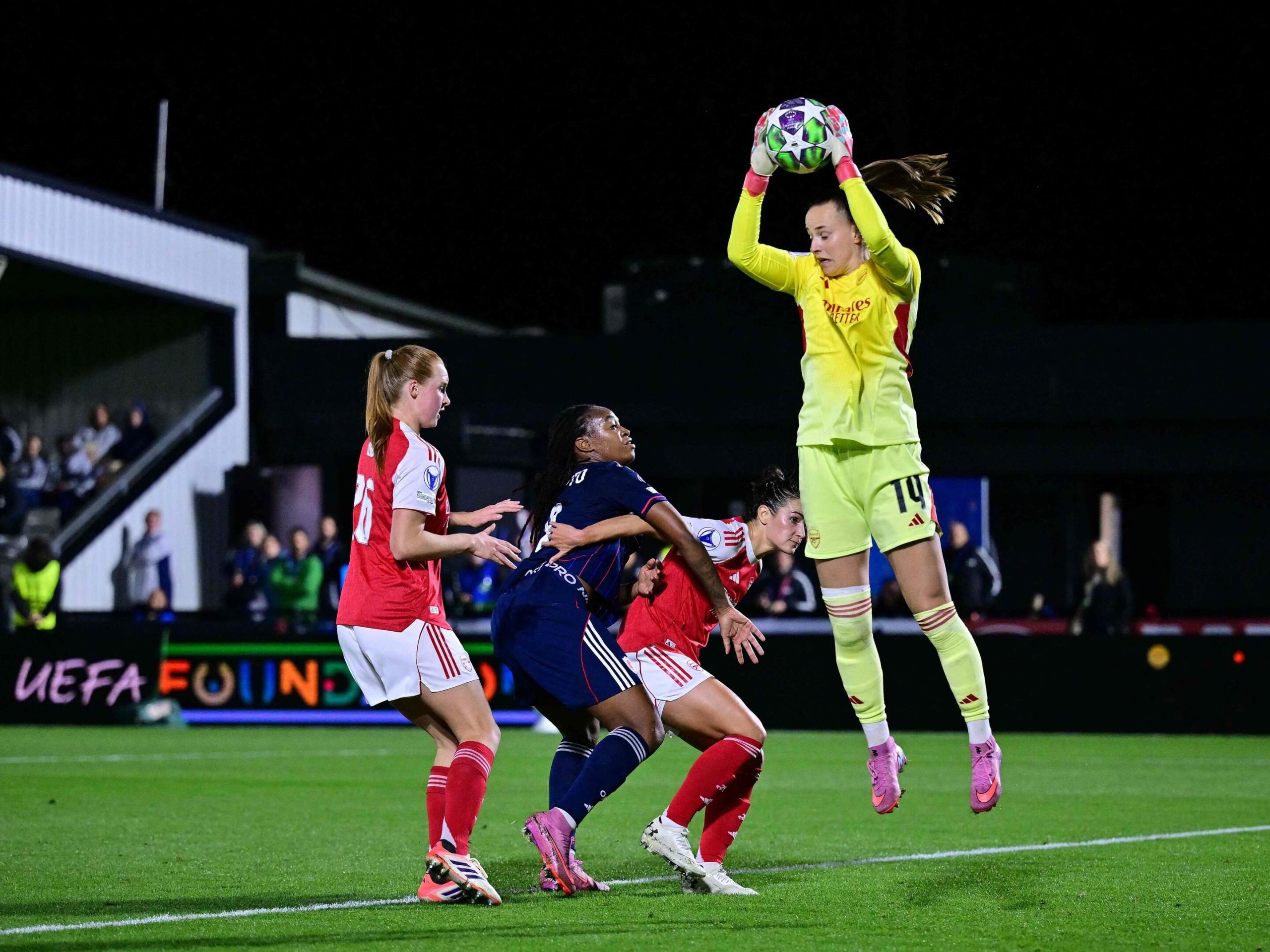 Futebol inglês testa nova regra para goleiros; WSL pode ser impactada por mudança