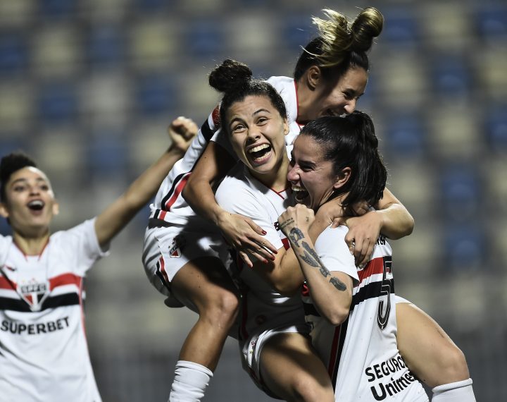 São Paulo vence clássico contra o Santos e chega aos 12 pontos no Paulistão F 2026