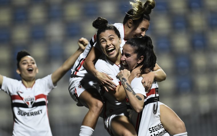 São Paulo vence clássico contra o Santos e chega aos 12 pontos no Paulistão F 2026