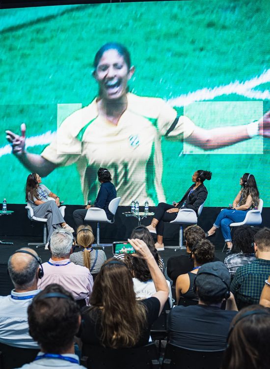 Rio Innovation Week debate futuro do futebol feminino com foco na Copa de 2027
