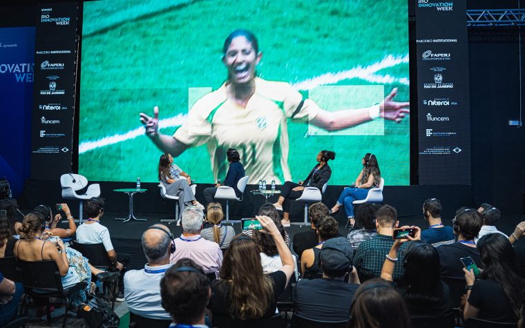 Rio Innovation Week debate futuro do futebol feminino com foco na Copa de 2027