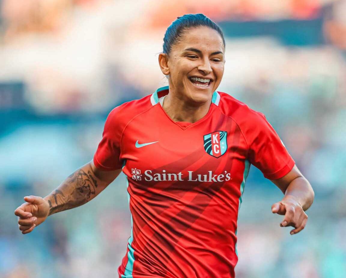 Debinha atinge 83 gols e se torna a maior artilheira da história da NWSL