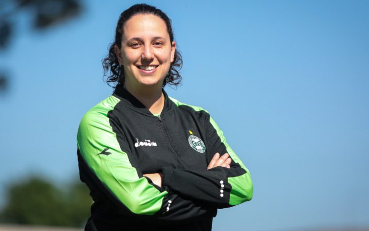 Coritiba anuncia criação das categorias de base do futebol feminino e apresenta Vitória Gomes como primeira treinadora