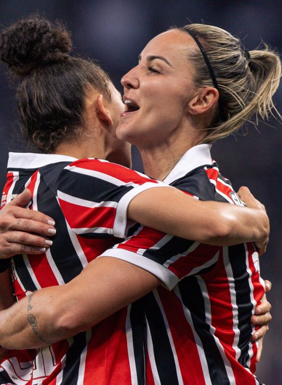 São Paulo quebra invencibilidade do Corinthians e sai na frente na final do Brasileirão Feminino