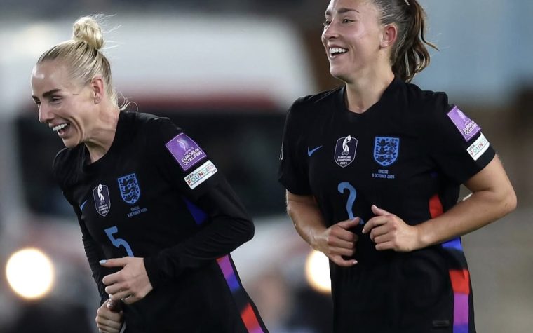 Seleção Inglesa vence a Grécia e fica mais próxima da vaga na Copa do Mundo Feminina