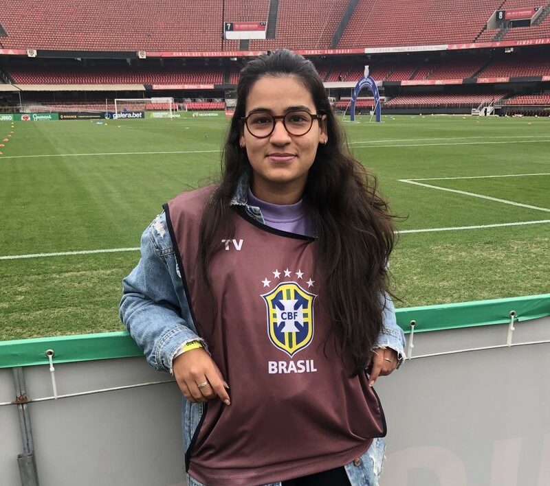 Brenda Balbi, ex-jogadora e atualmente apresentadora e repórter | Reprodução / Redes sociais