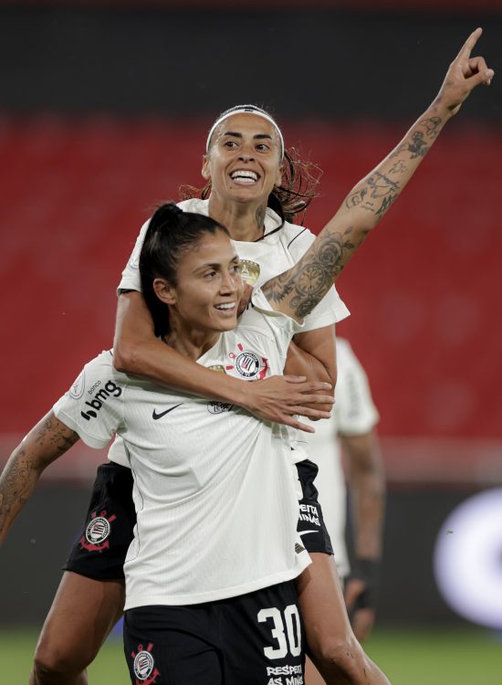 Corinthians goleia Caracas por 7 a 0 e garante vaga nas quartas da Libertadores Feminina