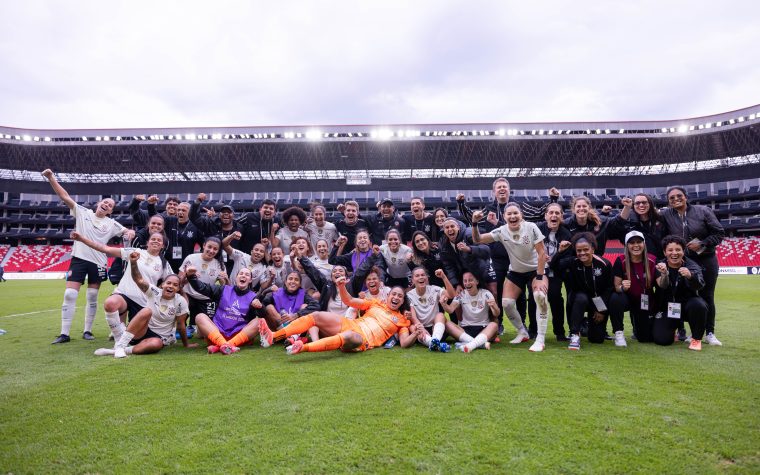 Corinthians vira sobre Santa Fe, chega à quarta final consecutiva e enfrentará o Cruzeiro na Libertadores Feminina
