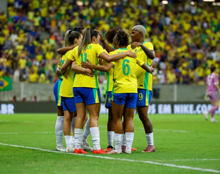 Brasil abre 2 a 0, mas cede empate à Argentina na Arena de Pernambuco
