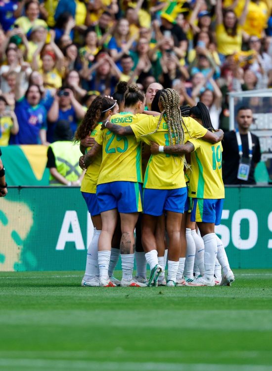 Com direito a gol de bicicleta, Brasil vence a Argentina em amistoso no Beira-Rio