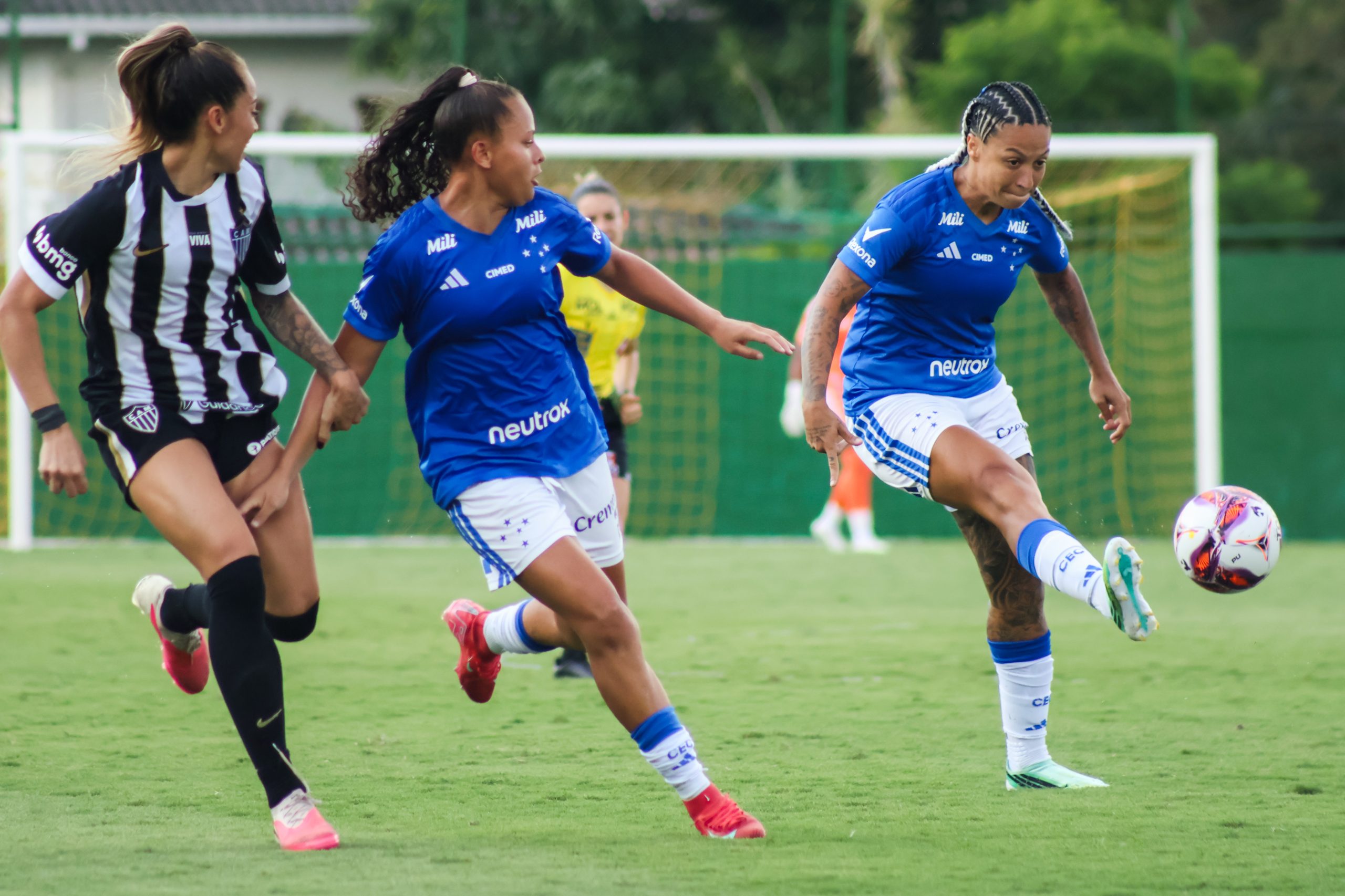 Cruzeiro vence Atlético Mineiro em clássico de sete gols e encerra primeira fase do Mineiro Feminino invicto
