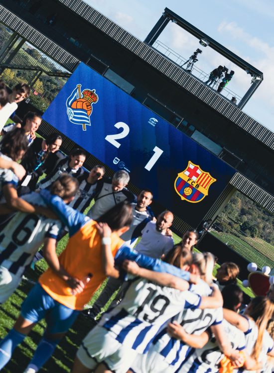 Barcelona sofre virada da Real Sociedad e perde invencibilidade na temporada