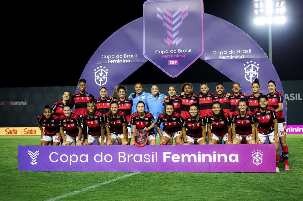 Equipe do Flamengo antes do jogo de ida das quartas de final da Copa do Brasil Feminina | Reprodução/ Juliana Nascimento / CRF