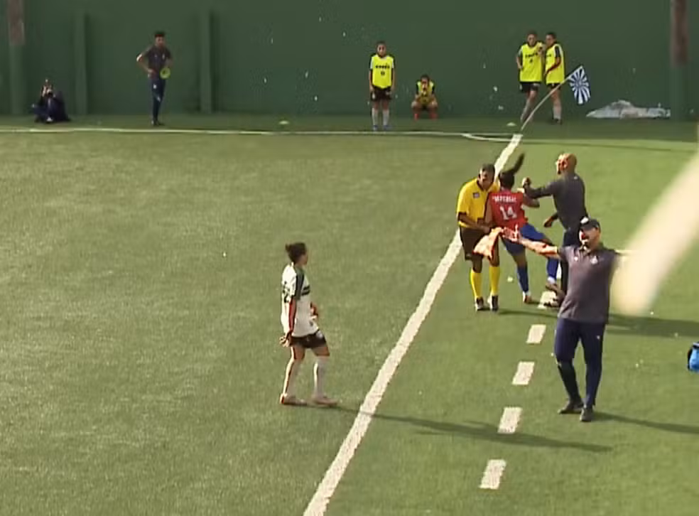 Momento da agressão no Campeonato Paranaense Feminino | Reprodução / FPF TV