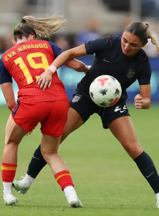 Espanha vence os Estados Unidos com gols de Patri Guijarro e Eva Navarro