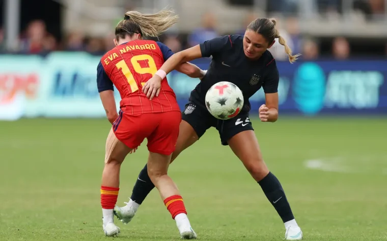 Espanha vence os Estados Unidos com gols de Patri Guijarro e Eva Navarro
