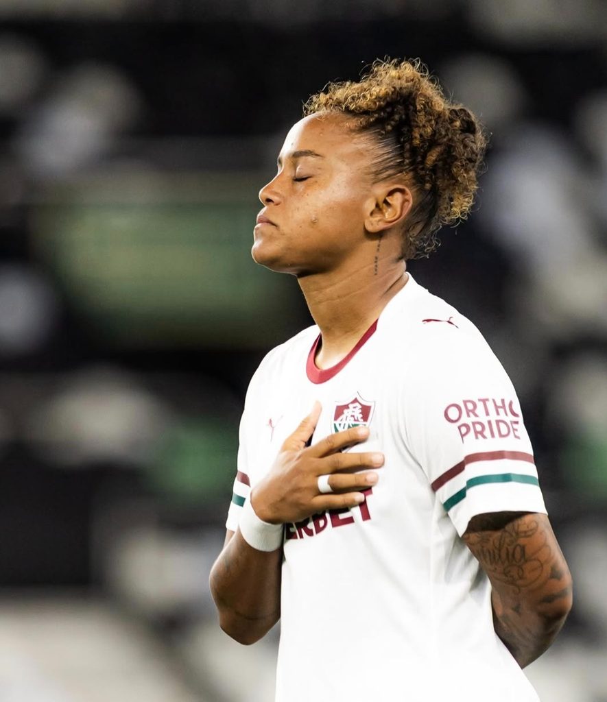 Nath Rodrigues momentos antes de entrar em campo pelo Fluminense, em partida realizada em agosto de 2026 | Marina  Garcia/  Fluminense 